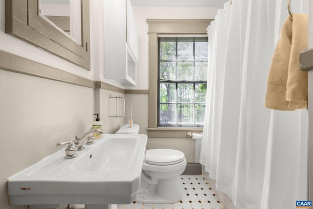 2616 Jefferson Park Cir, Charlottesville, VA 22903 - bathroom featuring toilet, a shower with shower curtain, and a sink
