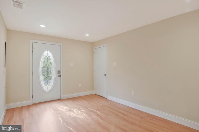 foyer entrance featuring recessed lighting, baseboards, visible vents, and light wood finished floors