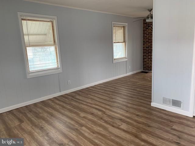 515 Wood St, Baltimore, MD 21225 - unfurnished living room with plenty of natural light, wood finished floors, a ceiling fan, and ornamental molding