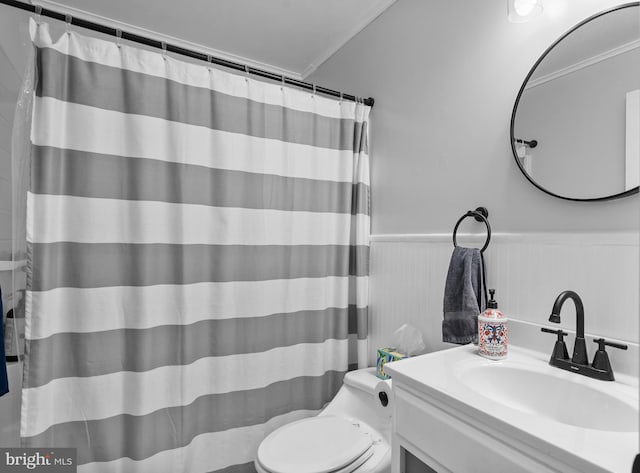 full bathroom featuring vanity, ornamental molding, wainscoting, toilet, and a shower with shower curtain