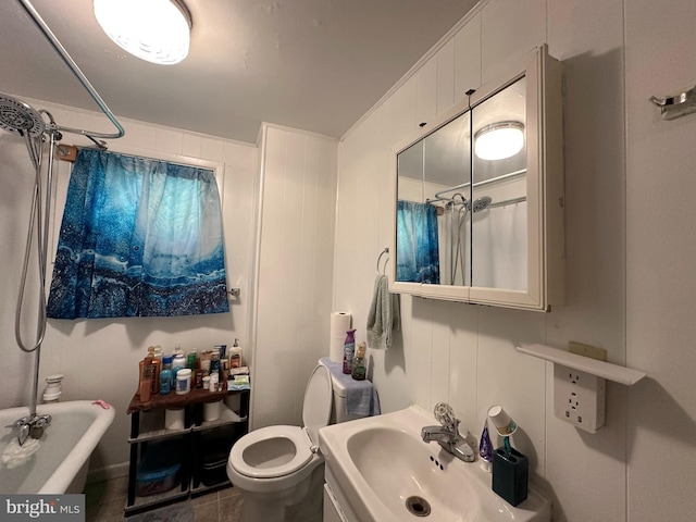 full bath with a shower with curtain, toilet, and a sink