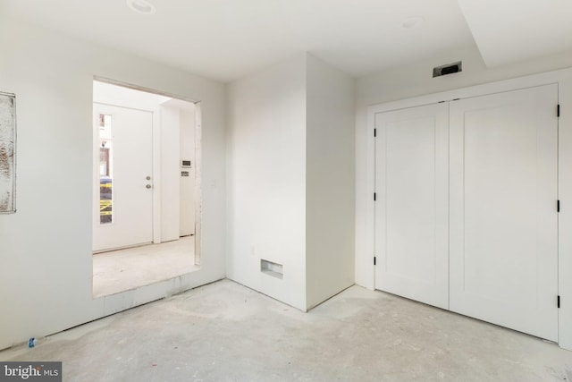entryway featuring visible vents and unfinished concrete flooring