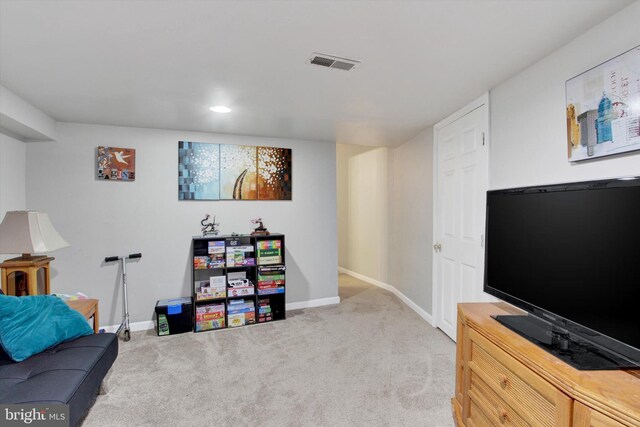 1425 Wanda Dr, Hanover, PA 17331 - interior space featuring baseboards, light carpet, recessed lighting, and visible vents