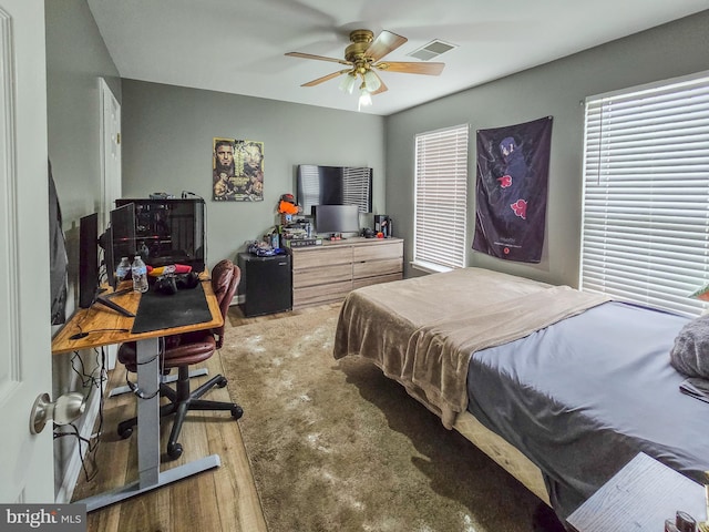 17616 Chisholm Ln, Dumfries, VA 22026 - bedroom featuring a desk and a ceiling fan
