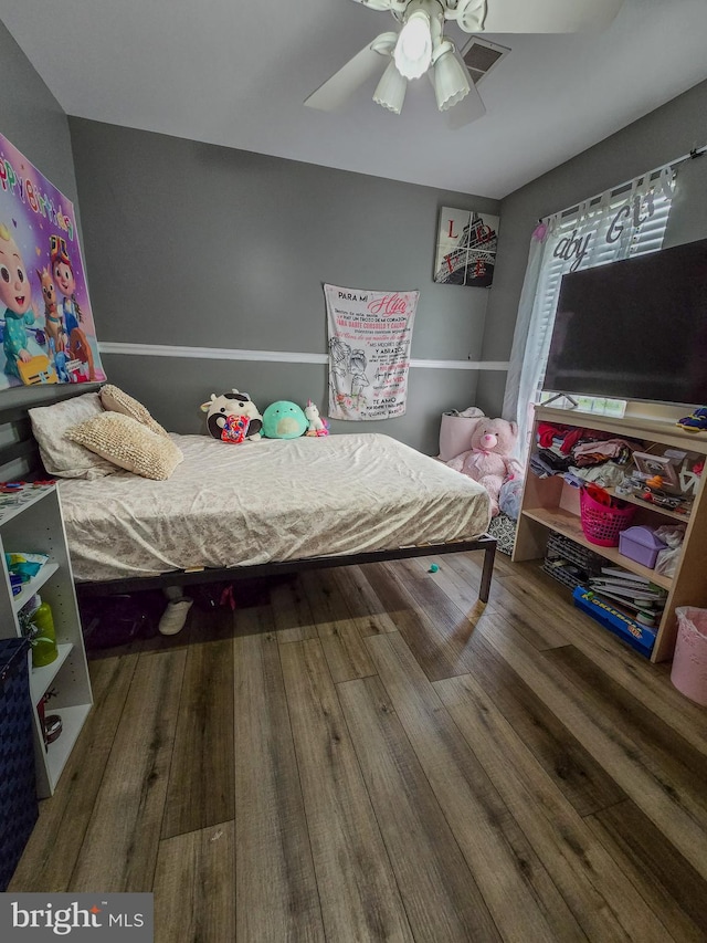17616 Chisholm Ln, Dumfries, VA 22026 - bedroom featuring wood finished floors and a ceiling fan