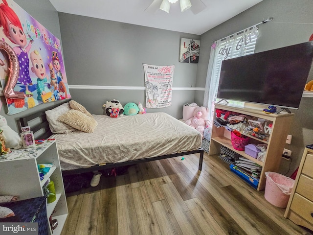 17616 Chisholm Ln, Dumfries, VA 22026 - bedroom featuring wood finished floors and a ceiling fan