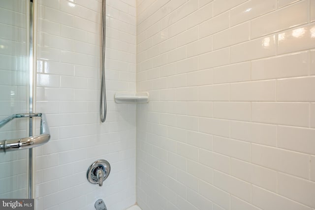 full bathroom with shower / tub combination