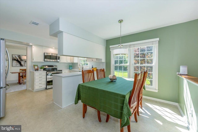dining room featuring visible vents and baseboards