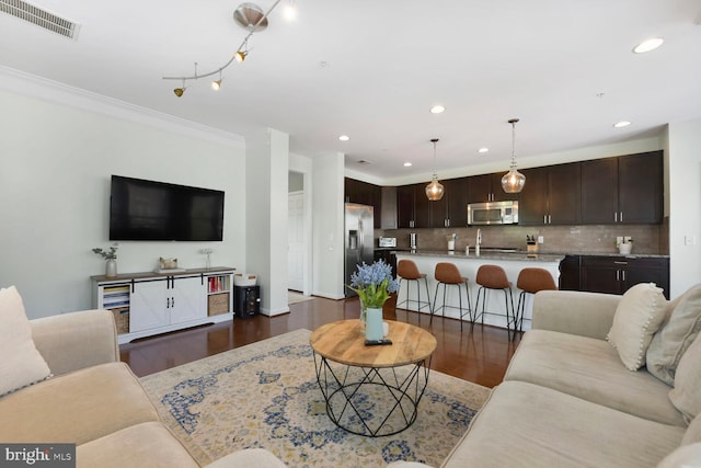 living room featuring visible vents, recessed lighting, dark wood-style flooring, and crown molding