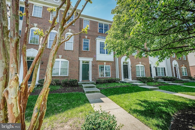 42880 Conrad Ter, Chantilly, VA 20152 - townhome / multi-family property featuring brick siding and a front yard