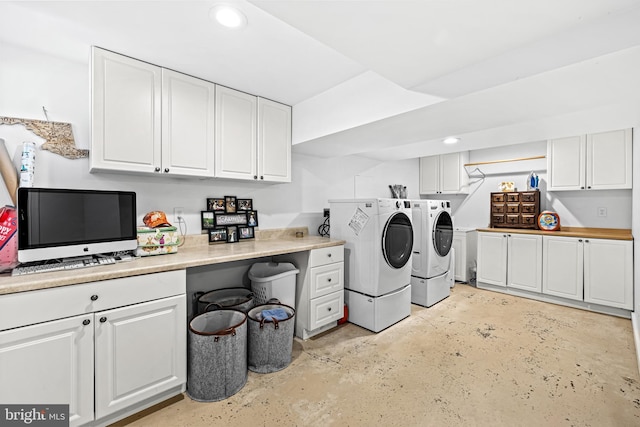 laundry room featuring washing machine and dryer and recessed lighting