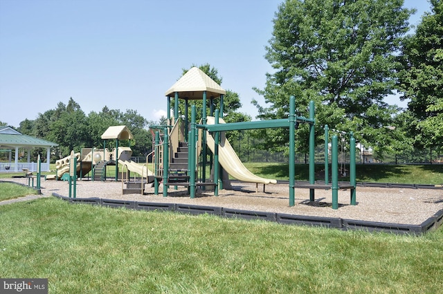 21130 Haystack Ct, Ashburn, VA 20147 - communal playground featuring a yard