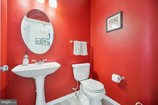 502 Leaning Oak St, Gaithersburg, MD 20878 - bathroom with toilet, baseboards, tile patterned flooring, and a sink