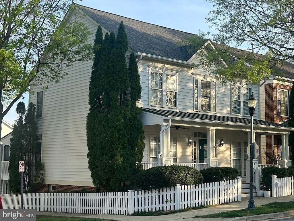 view of front of house with covered porch and a fenced front yard