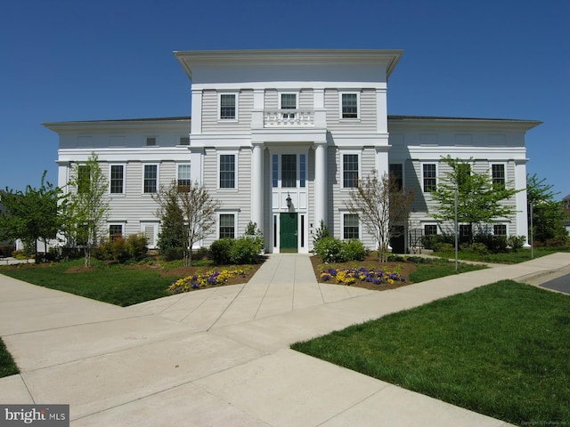 502 Leaning Oak St, Gaithersburg, MD 20878 - greek revival inspired property with a front yard