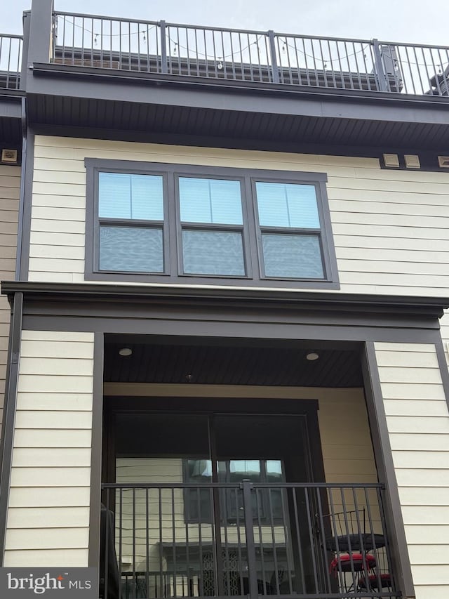 view of side of property featuring a balcony