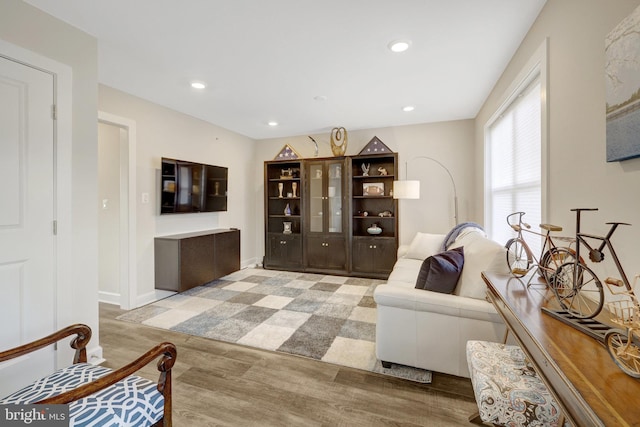 living area with light wood-style floors, recessed lighting, and baseboards
