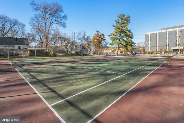 2648 Redcoat Dr Unit 99 1C, Alexandria, VA 22303 - view of sport court featuring fence