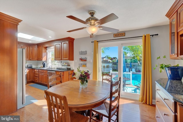 dining area featuring recessed lighting, ceiling fan, and light wood-type flooring