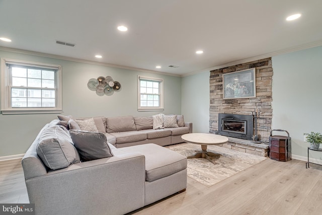 living area with visible vents, crown molding, a fireplace, baseboards, and recessed lighting