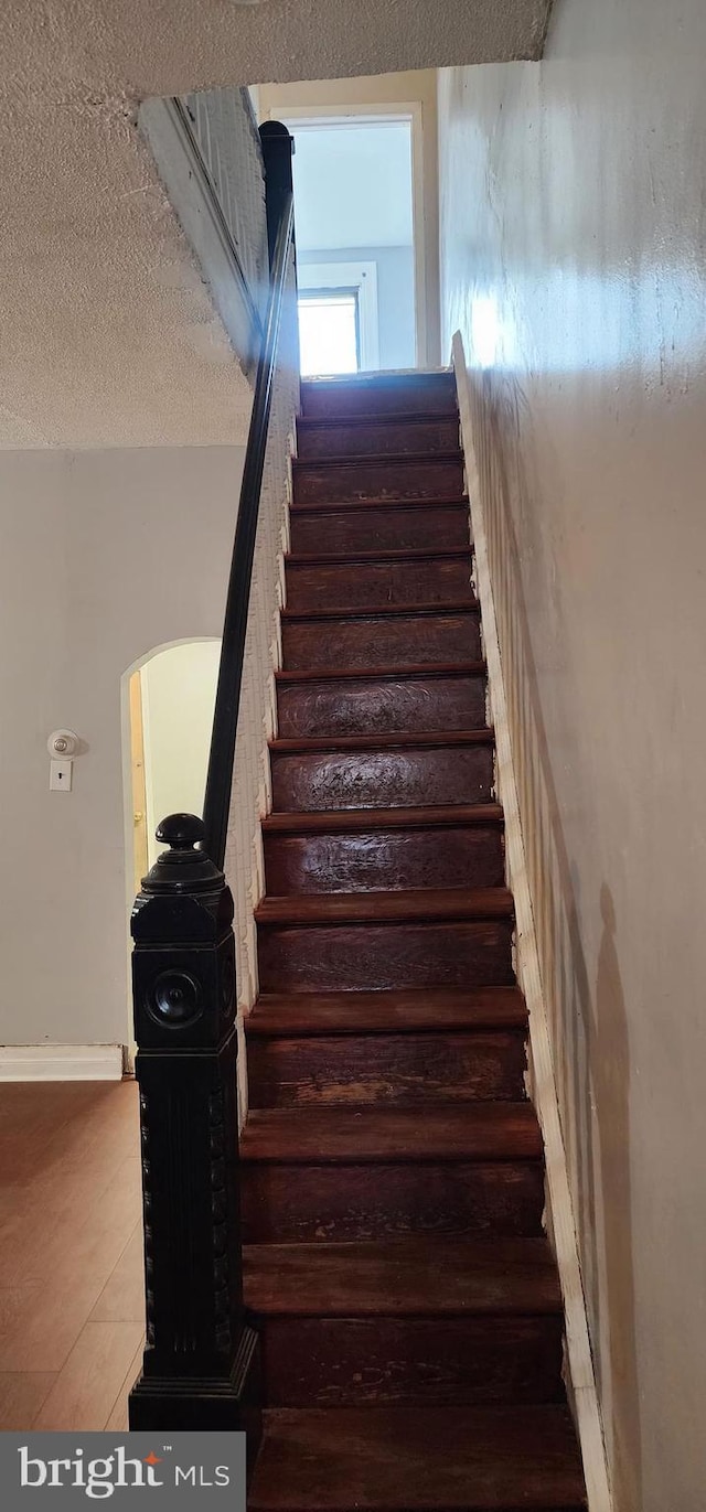 2641 N Bouvier St, Philadelphia, PA 19132 - stairs with arched walkways and baseboards