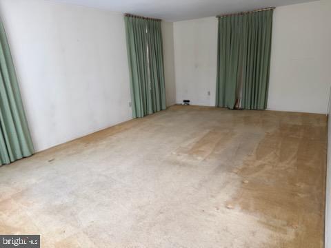 unfurnished room with carpet floors
