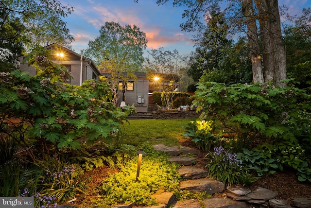 2006 Scroggins Rd, Alexandria, VA 22302 - view of yard at dusk
