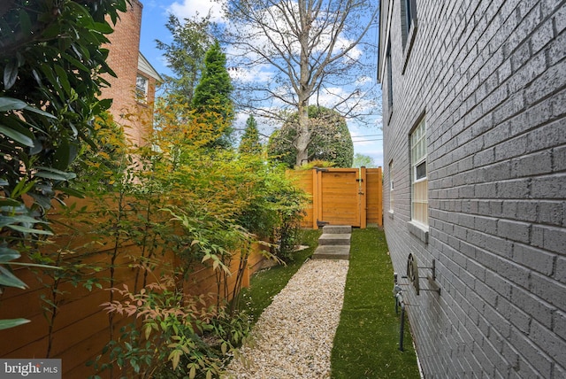 2006 Scroggins Rd, Alexandria, VA 22302 - view of yard with fence