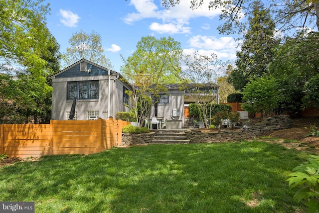 2006 Scroggins Rd, Alexandria, VA 22302 - back of property with fence and a yard