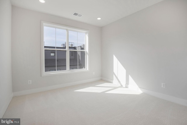 carpeted spare room with visible vents, recessed lighting, and baseboards