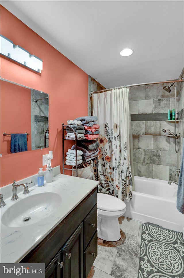 bathroom with shower / tub combo with curtain, vanity, and toilet