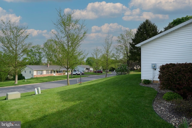 view of yard with a residential view