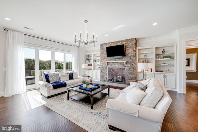 living area with baseboards, an inviting chandelier, visible vents, crown molding, and wood finished floors