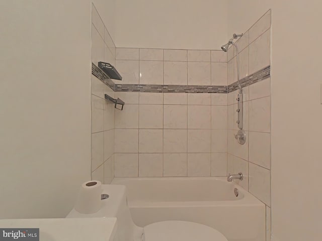2138 N 18th St, Philadelphia, PA 19121 - bathroom with bathtub / shower combination and toilet
