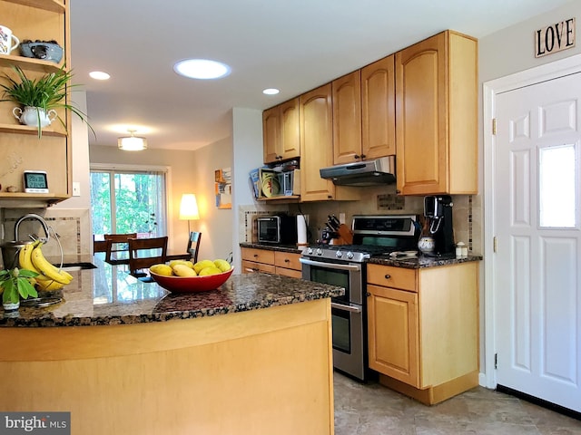 kitchen featuring open shelves, backsplash, under cabinet range hood, and range with two ovens