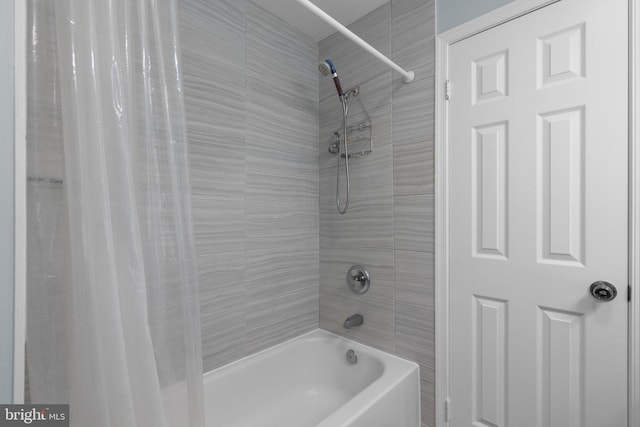 bathroom featuring shower / bath combo with shower curtain