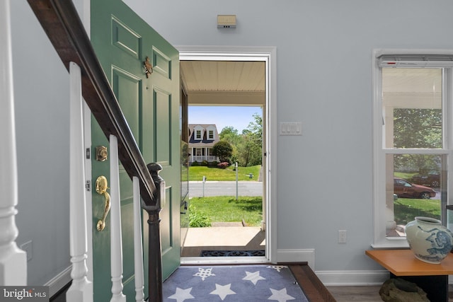foyer featuring baseboards