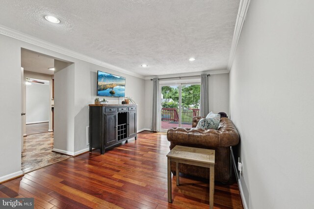 7112 Bonniemill Ln, Springfield, VA 22150 - living area featuring ornamental molding, hardwood / wood-style flooring, a textured ceiling, baseboards, and recessed lighting