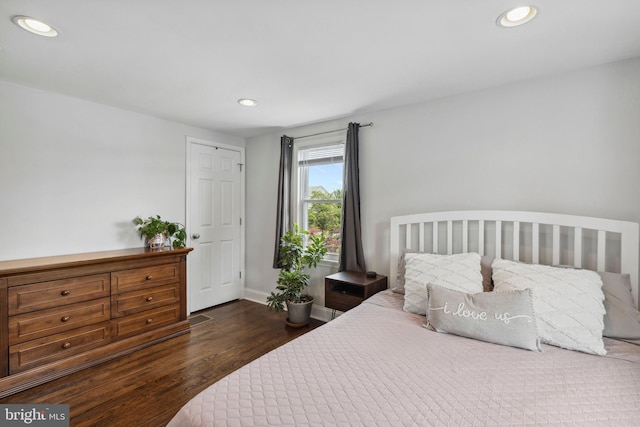 bedroom featuring dark wood-style flooring, recessed lighting, and baseboards