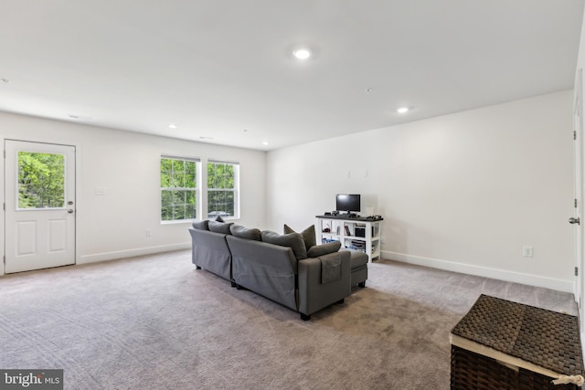living area with baseboards, carpet flooring, and recessed lighting