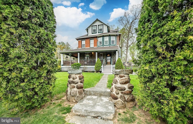 view of front facade with a front yard and a porch