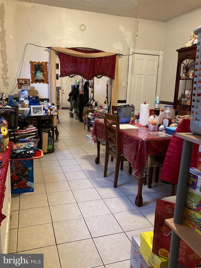210 E Ontario St, Philadelphia, PA 19134 - dining space featuring tile patterned flooring