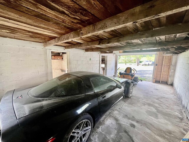 garage featuring concrete block wall