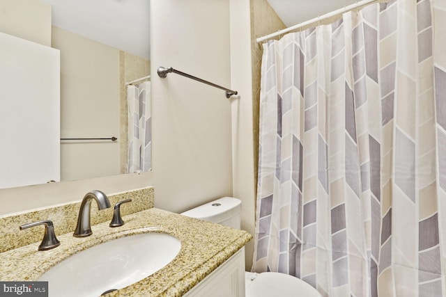 full bathroom with toilet, vanity, and a shower with shower curtain