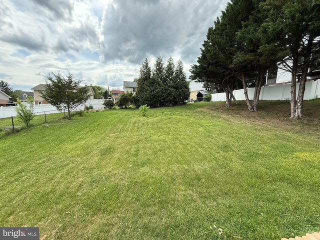 1175 Brook Ct, Front Royal, VA 22630 - view of yard featuring fence