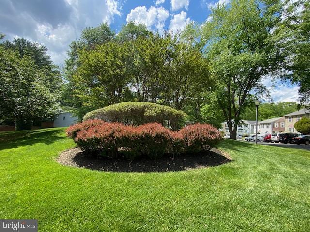 6033 Sweet Dale Ct, Springfield, VA 22152 - community / neighborhood sign with a lawn