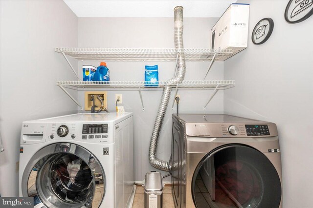558 Hollyberry Way, Frederick, MD 21703 - laundry room featuring laundry area, tile patterned flooring, and washing machine and dryer