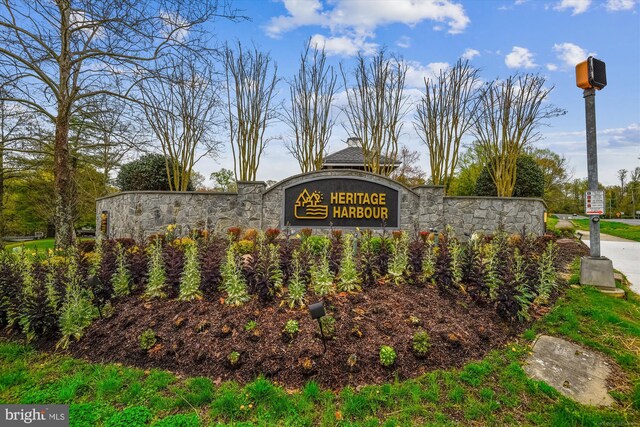 view of community / neighborhood sign