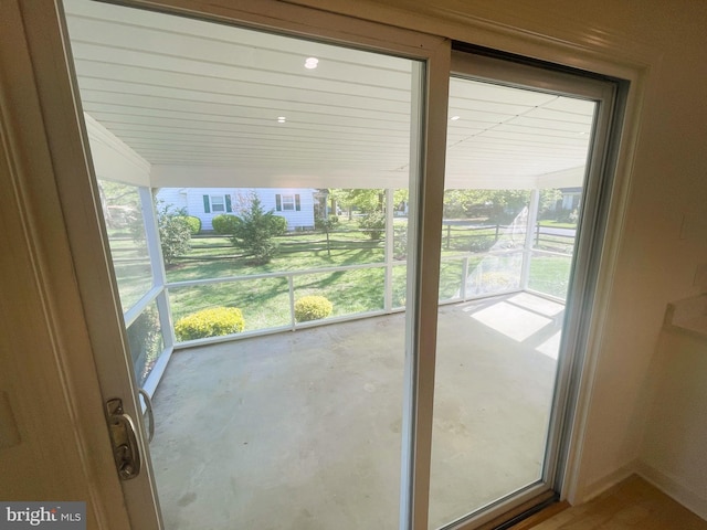 entryway featuring concrete flooring