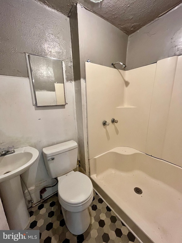 407 Carruthers St, Lexington, VA 24450 - bathroom featuring a shower stall, toilet, a sink, and a textured ceiling
